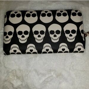 Betsey Johnson Skull Wallet Wristlet NWOT